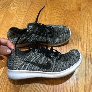 Nike Flyknit Free Runs Size 6.5
